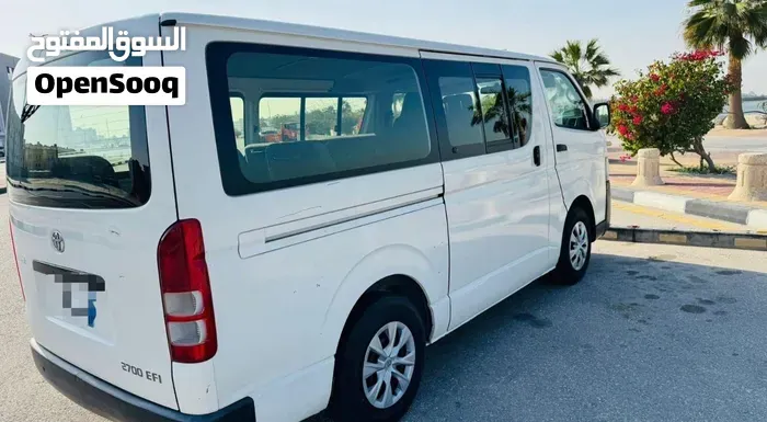 Toyota Hiace 2013 photo 2