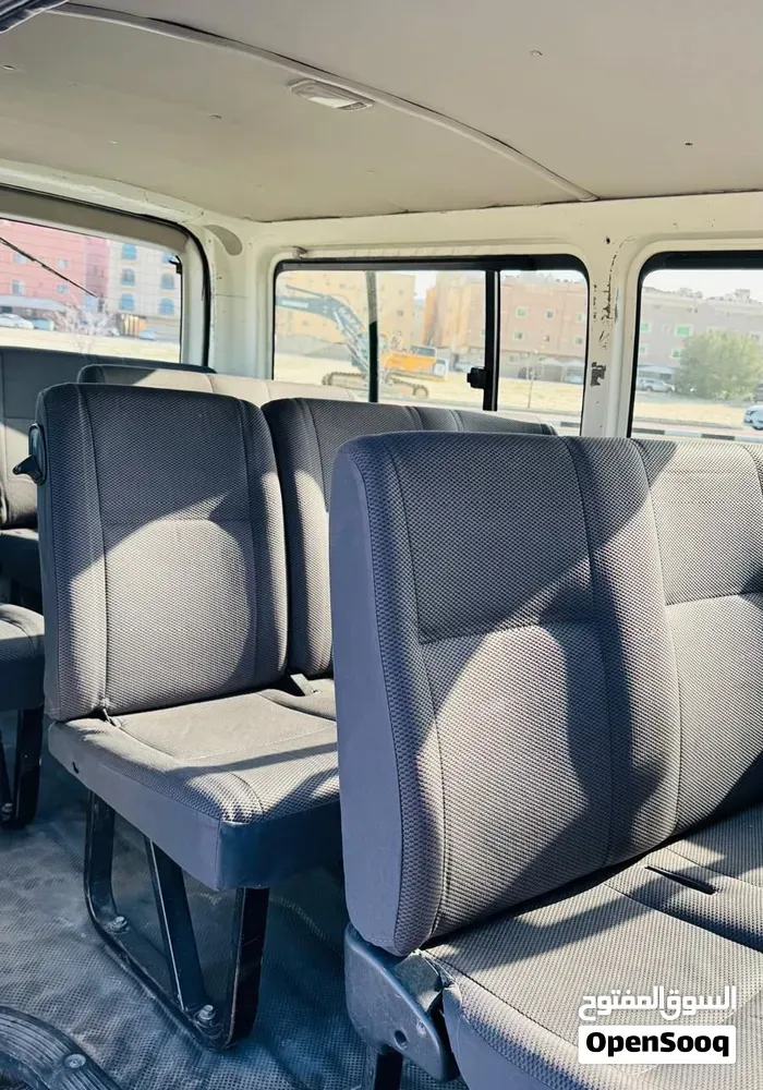 Toyota Hiace 2013 photo 4