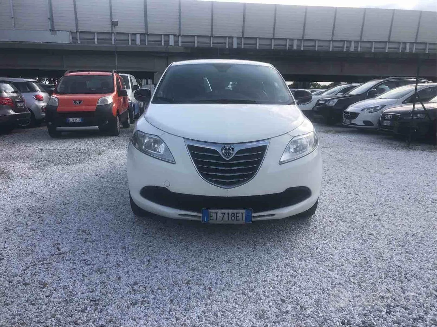 Lancia Ypsilon 2013 photo 2
