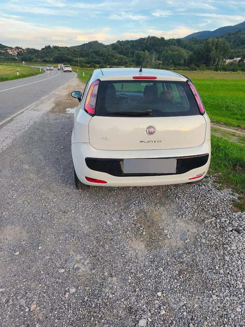 Fiat Punto Evo 2011 photo 2