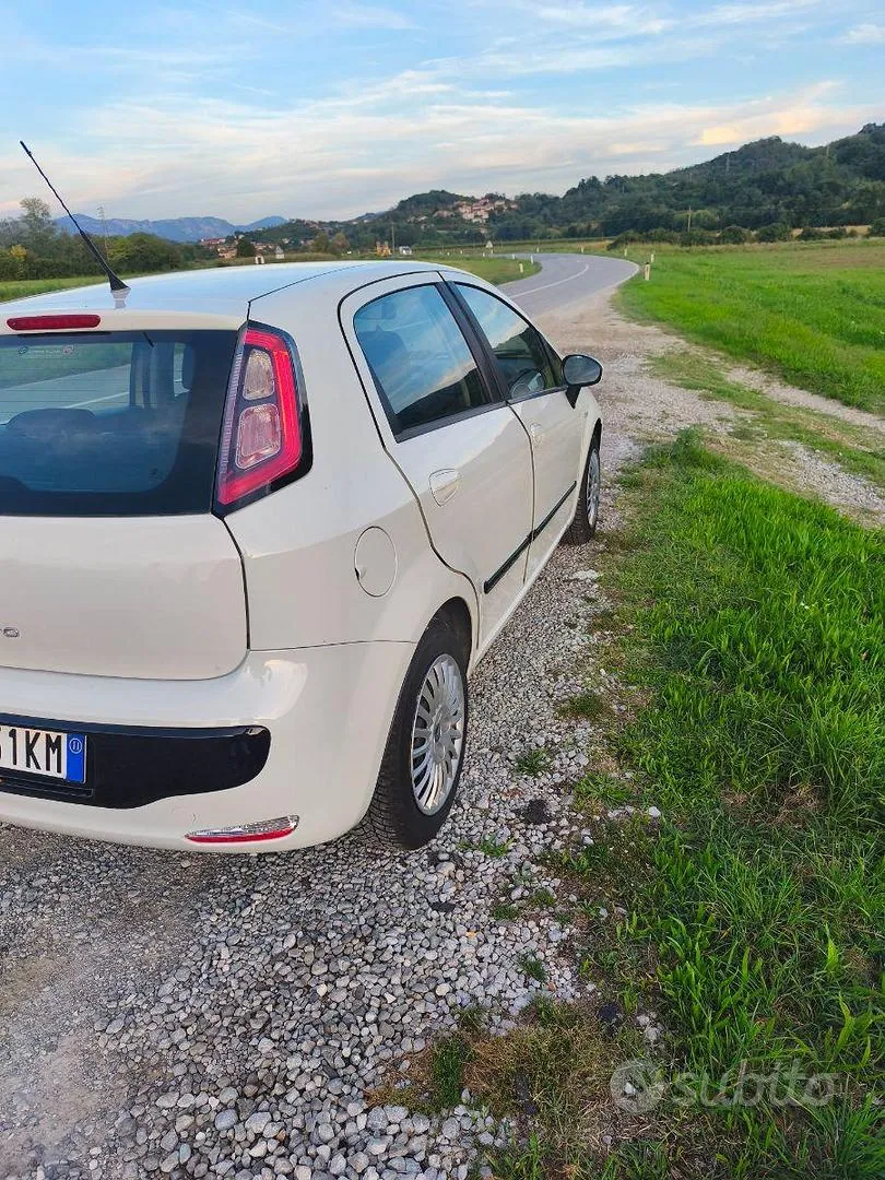 Fiat Punto Evo 2011 photo 3