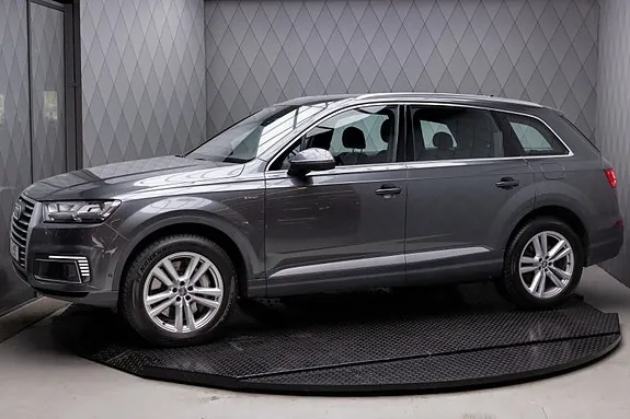 Audi Q7 2017 photo 2