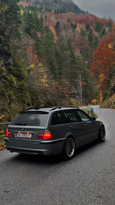 BMW 3 Series 2004 photo 2