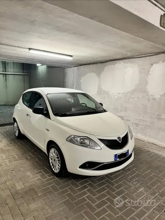 Lancia Ypsilon 2017 photo 2