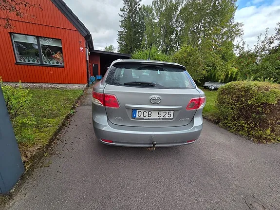 Toyota Avensis 2010 photo 4