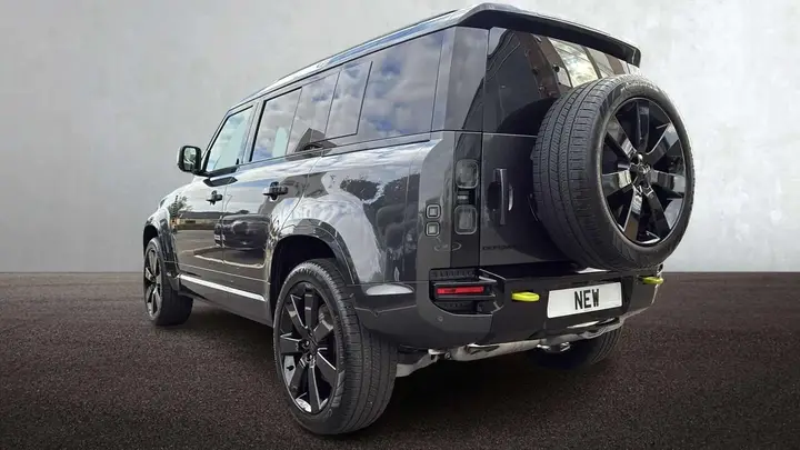 Land Rover Defender photo 2