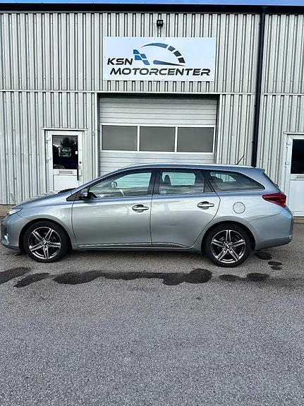 Toyota Auris 2013 photo 2