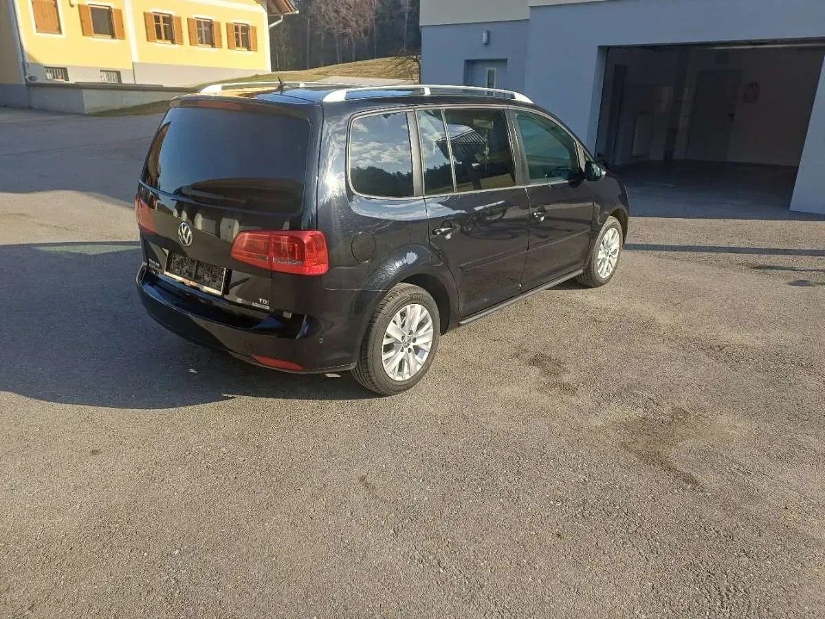 Volkswagen Touran 2013 photo 2