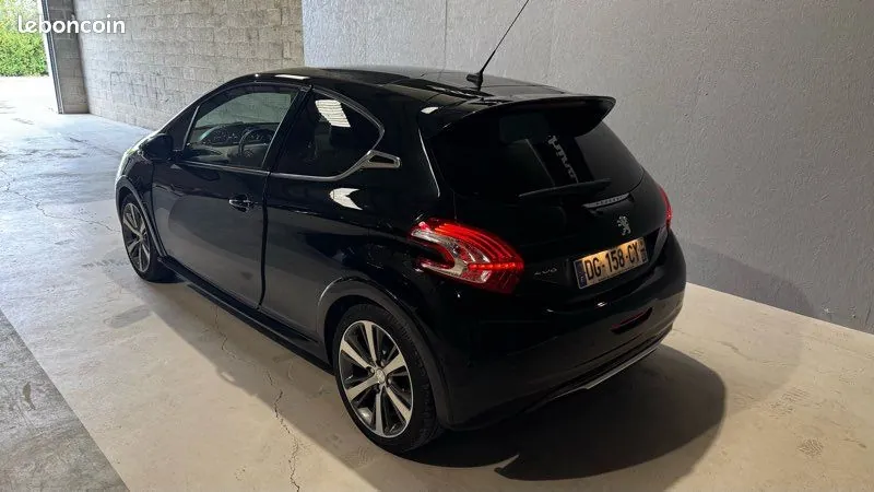 Peugeot 208 2014 photo 3