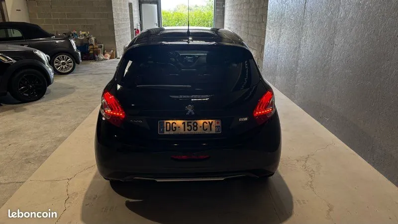Peugeot 208 2014 photo 4