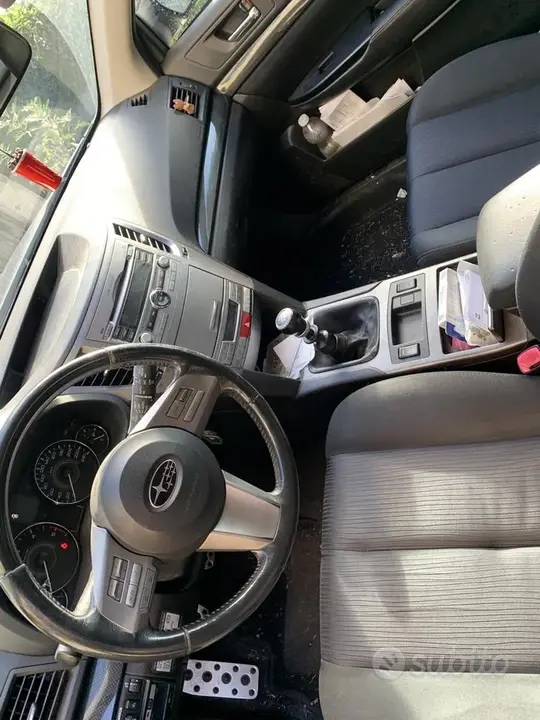 Subaru Legacy 2010 photo 2