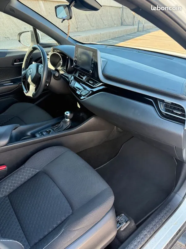 Toyota C-Hr 2022 photo 3