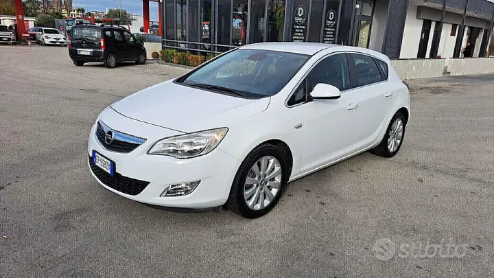 Opel Astra 2013 photo 3