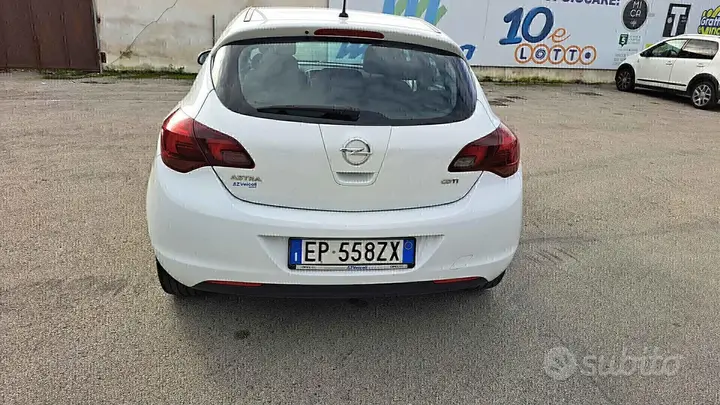 Opel Astra 2013 photo 5