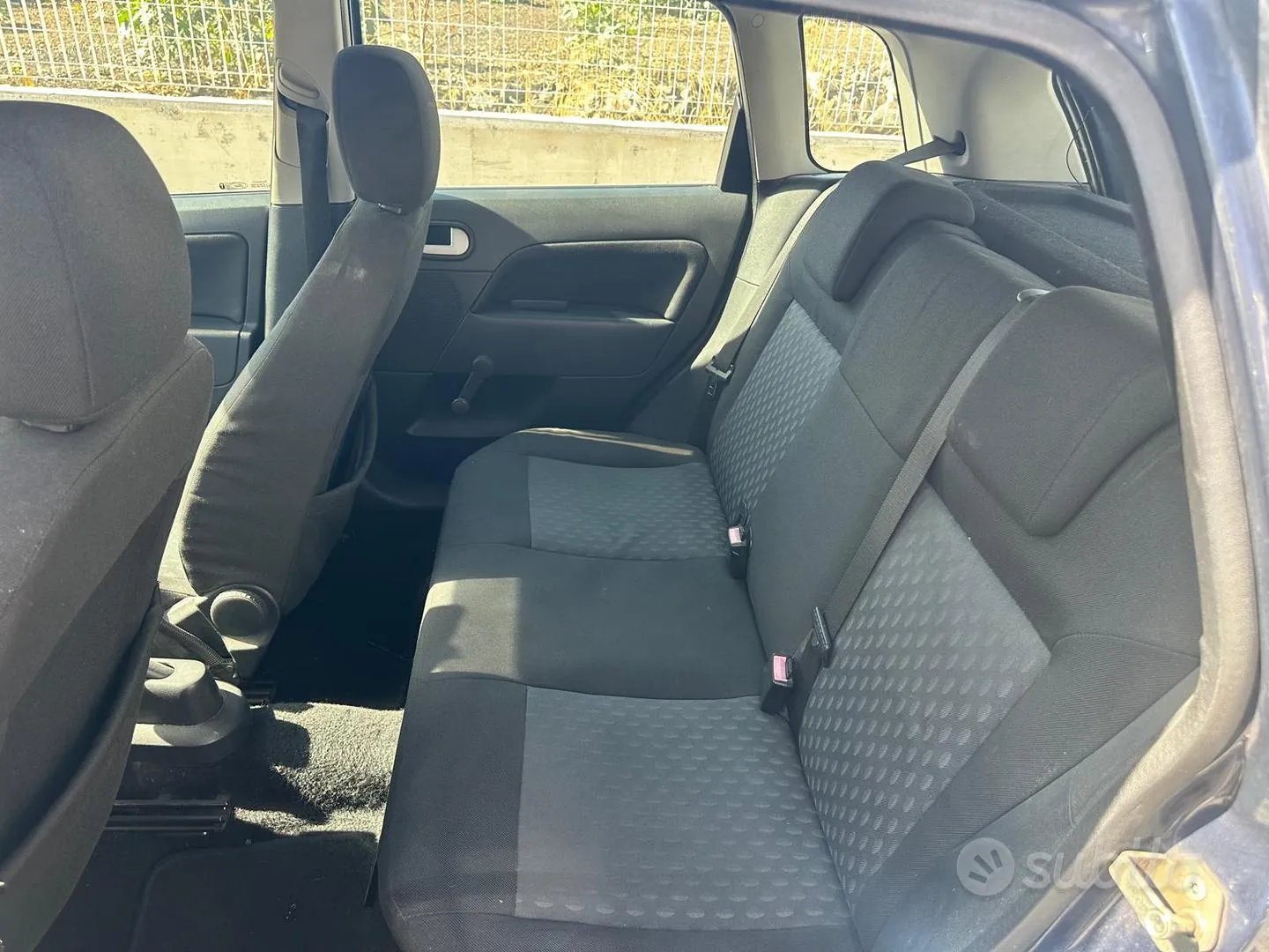 Ford Fiesta 2004 photo 4