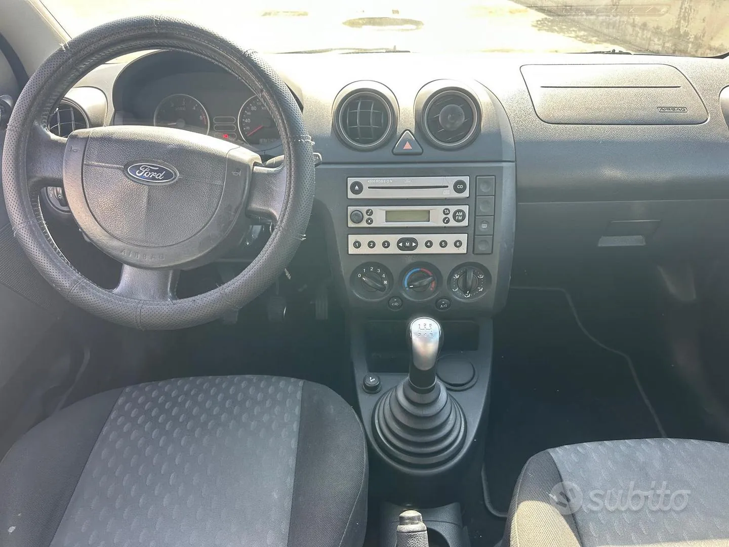 Ford Fiesta 2004 photo 2