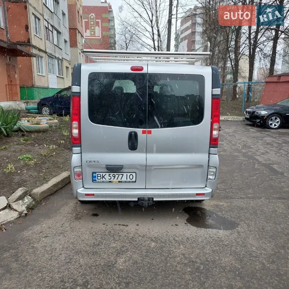 Opel Vivaro 2011 photo 4