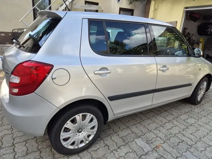 Skoda Fabia 2007 photo 3