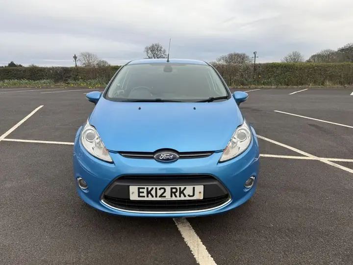 Ford Fiesta 2012 photo 2