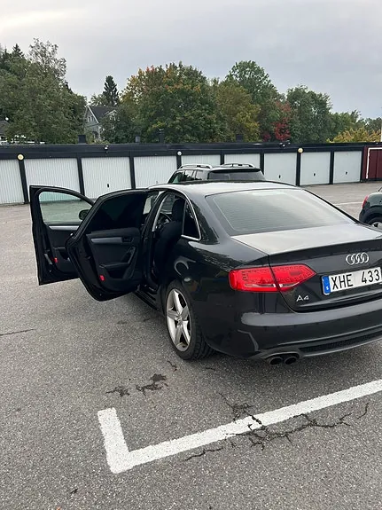 Audi A4 2010 photo 4