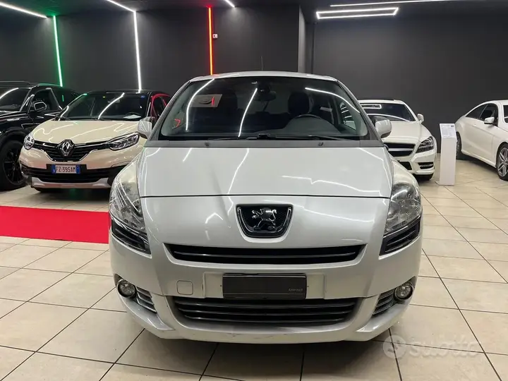 Peugeot 5008 2010 photo 2
