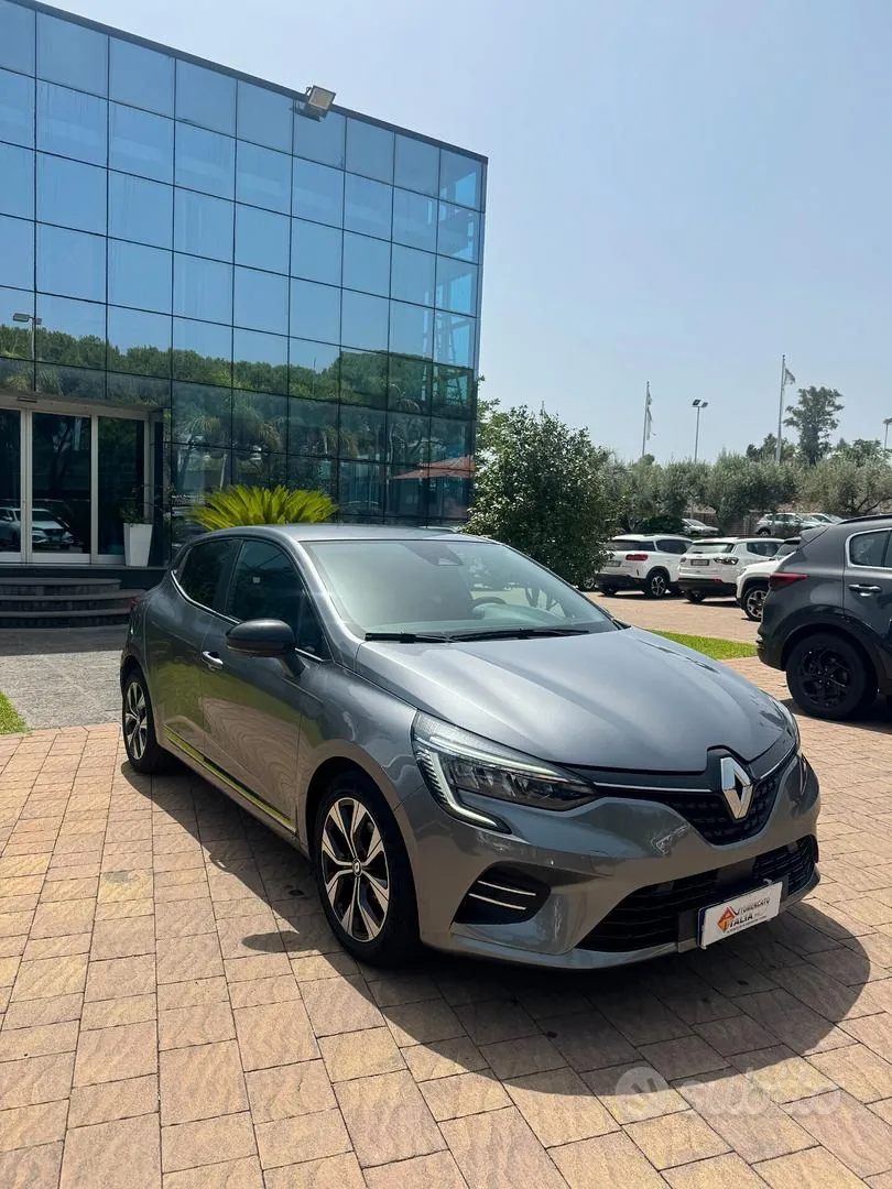 Renault Clio 2023 photo 2
