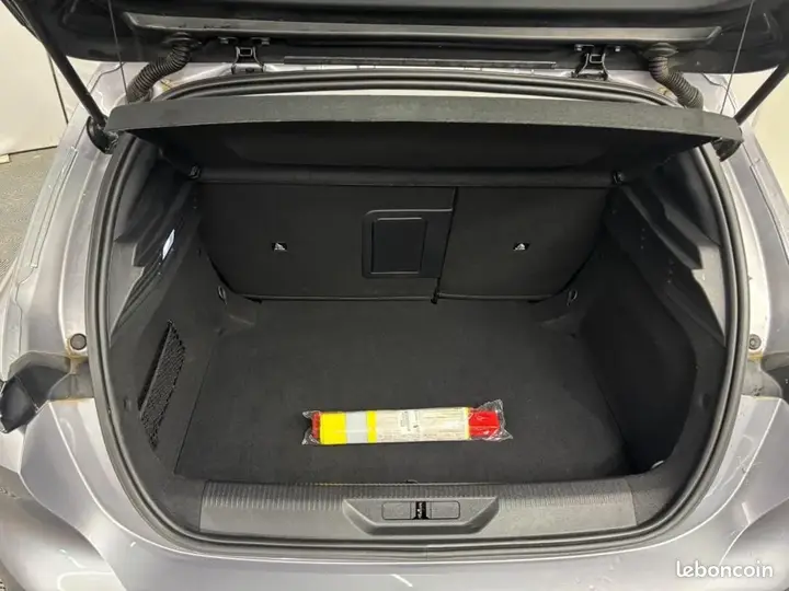 Peugeot 308 2023 photo 3