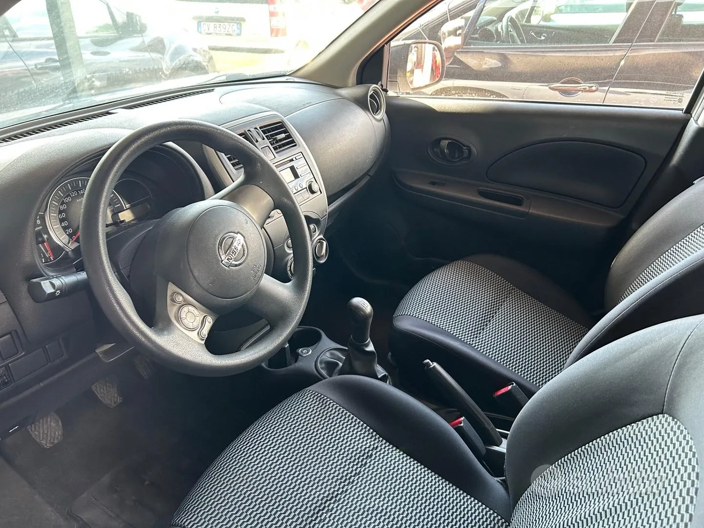 Nissan Micra 2015 photo 5