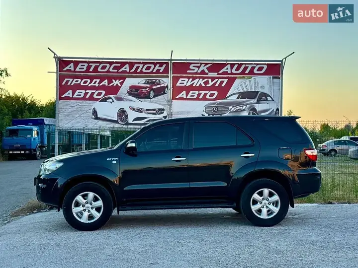 Toyota Fortuner 2010 photo 4