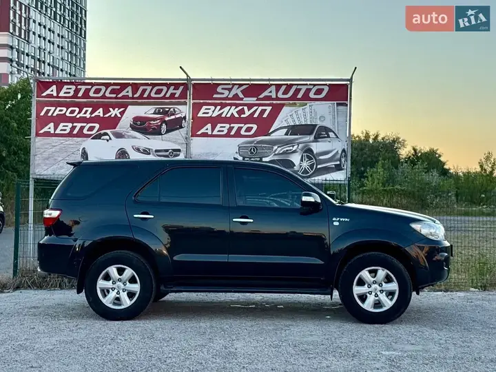 Toyota Fortuner 2010 photo 5