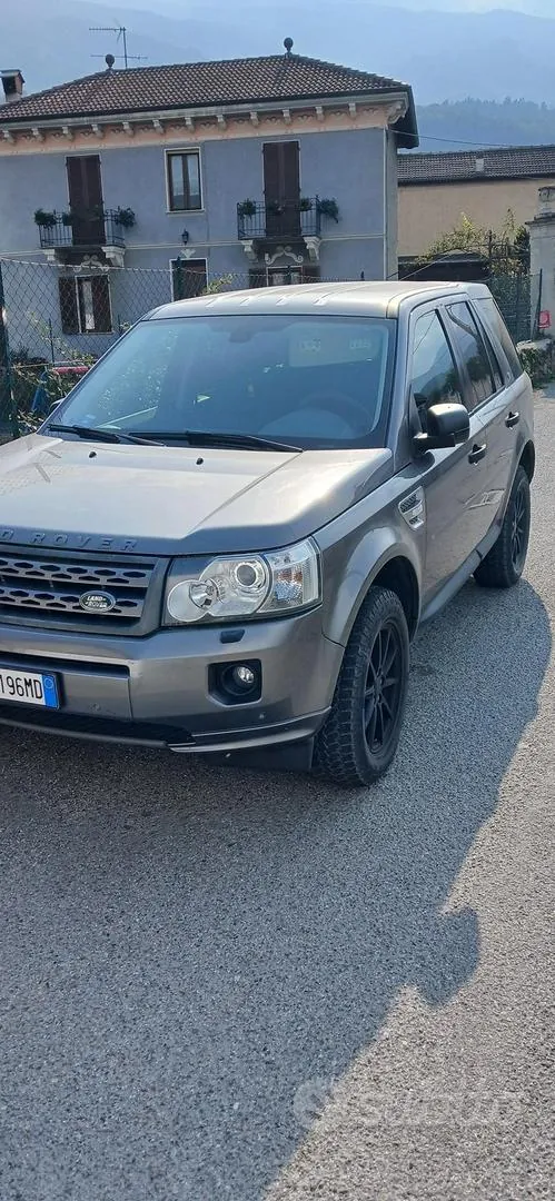 Land Rover Freelander 2011 photo 4
