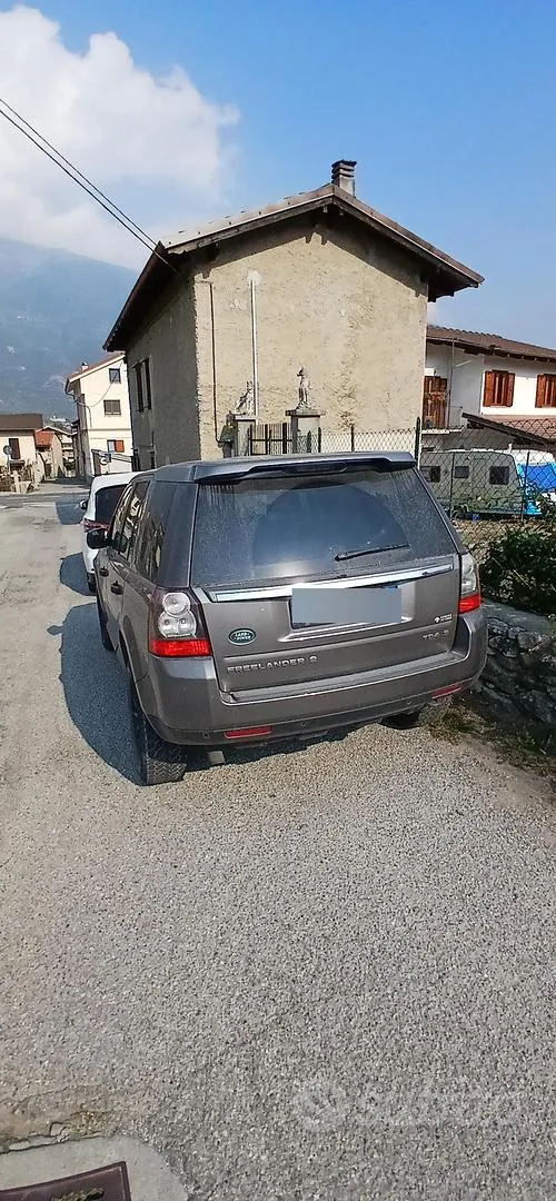 Land Rover Freelander 2011 photo 2