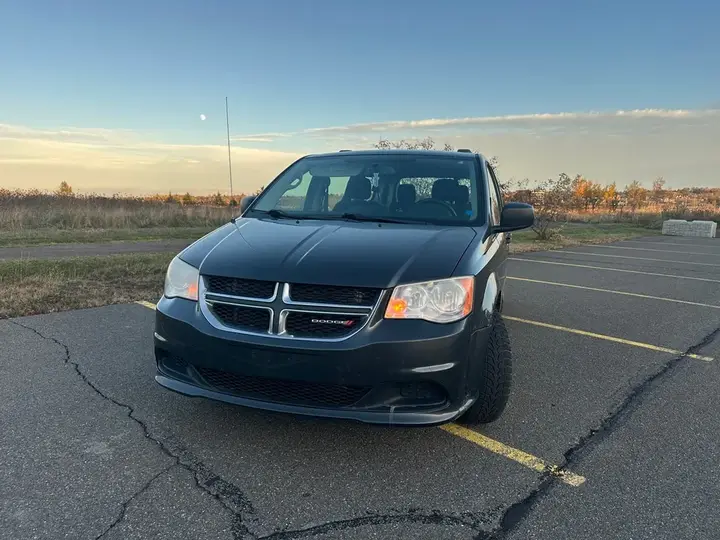 Dodge Grand Caravan 2012 photo 2