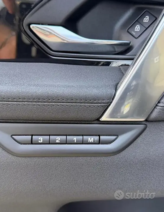 Land Rover Discovery Sport 2022 photo 2