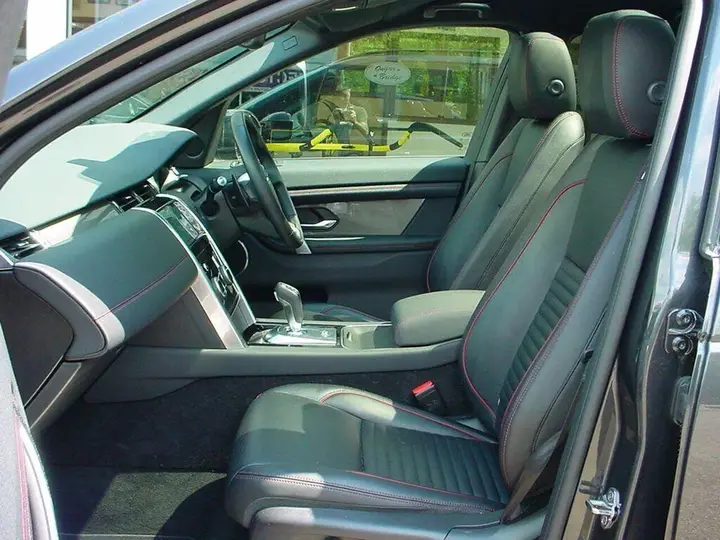 Land Rover Discovery Sport 2020 photo 2