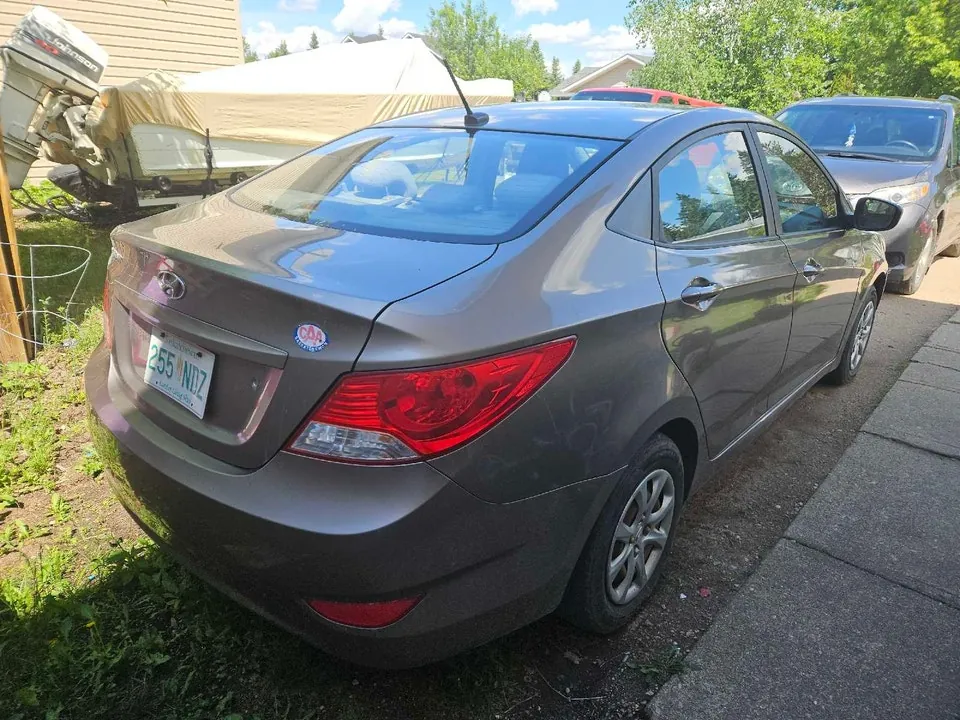 Hyundai Accent 2013 photo 3