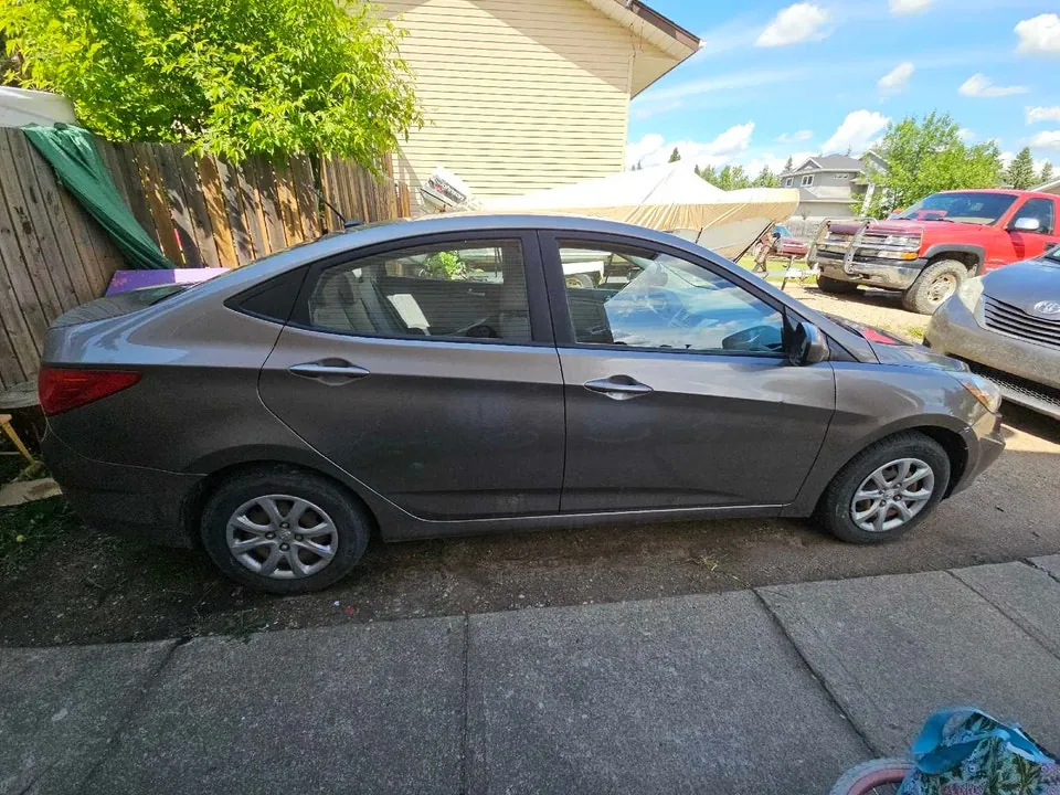 Hyundai Accent 2013 photo 2