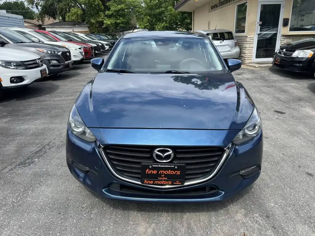 Mazda 3 2018 photo 2