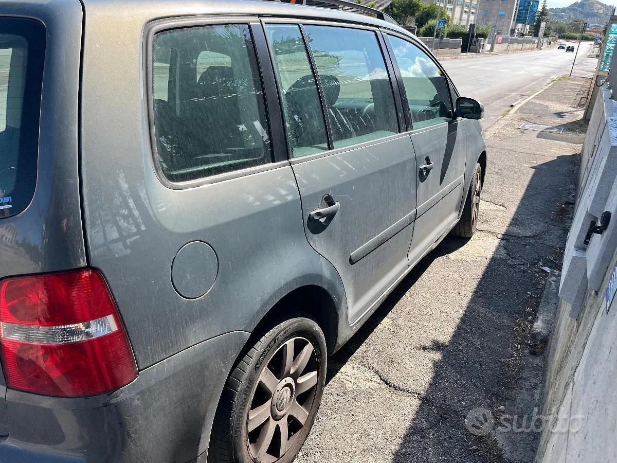 Volkswagen Touran 2005 photo 4