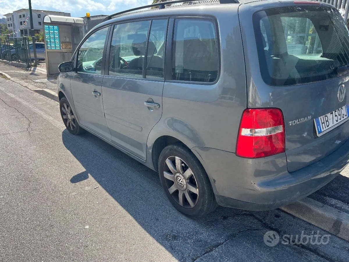 Volkswagen Touran 2005 photo 3