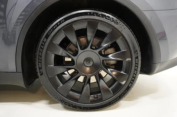 Tesla Model Y 2023 photo 4