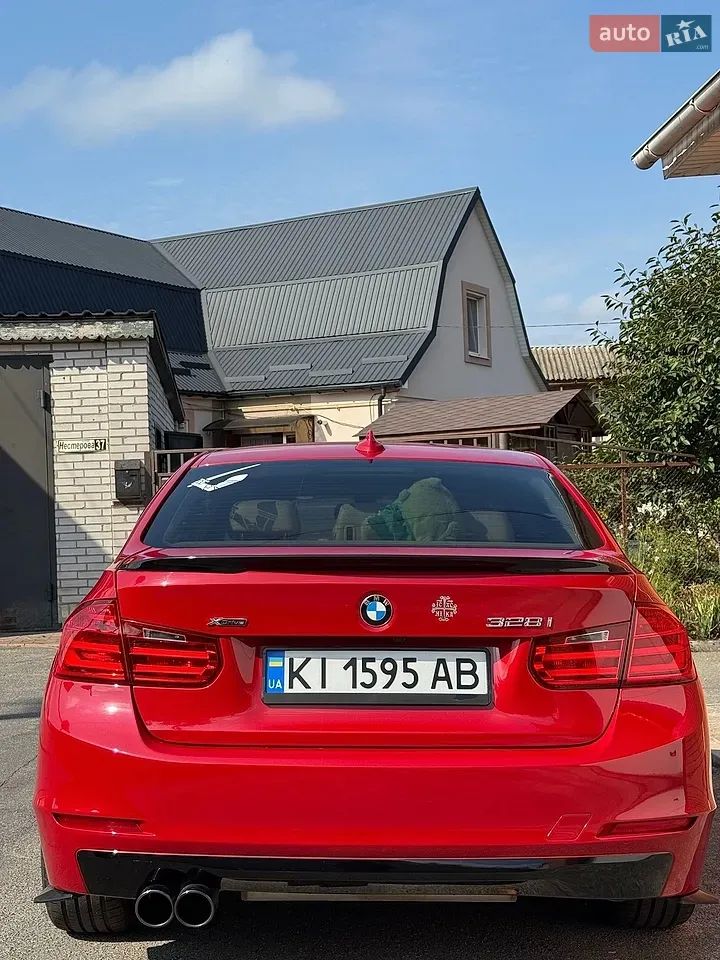 BMW 3 Series 2012 photo 2