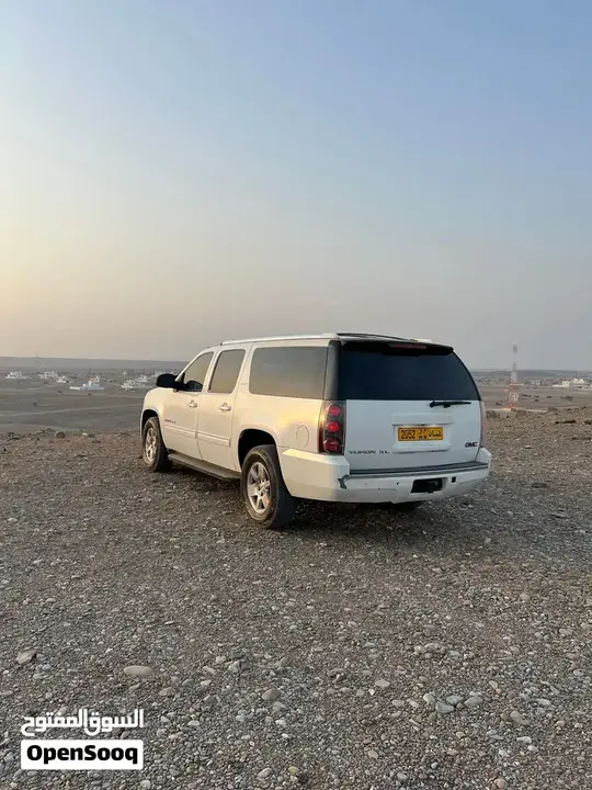 GMC Yukon 2010 photo 2