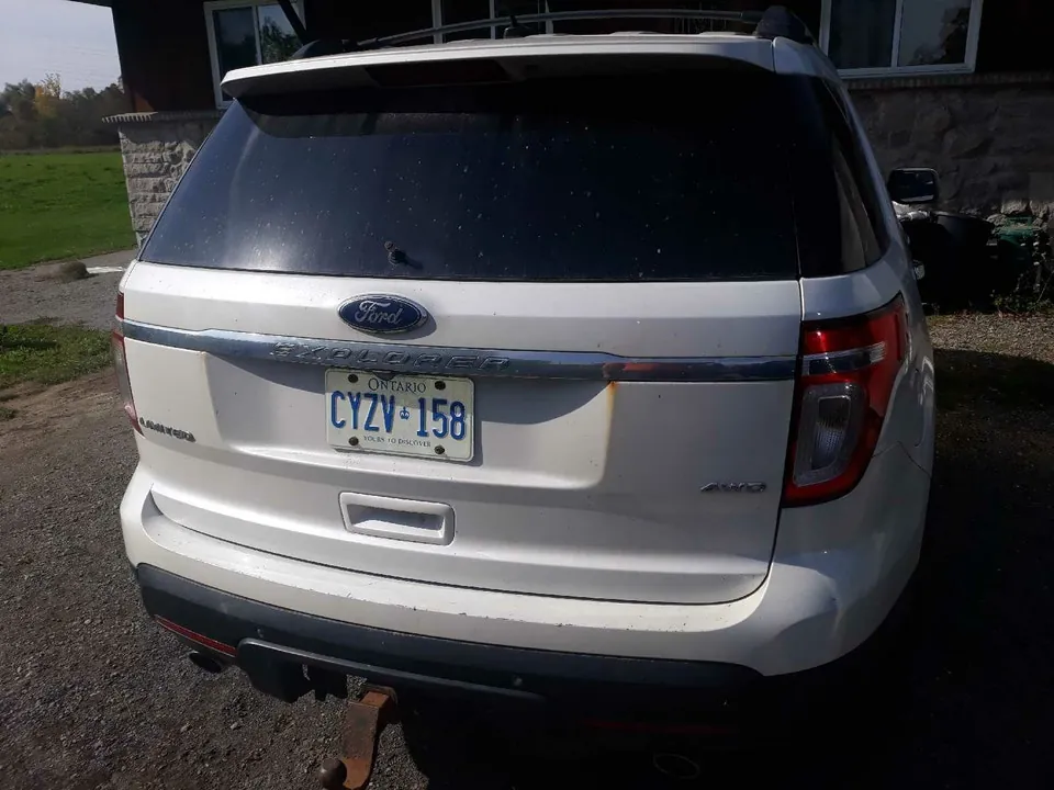Ford Explorer 2011 photo 2
