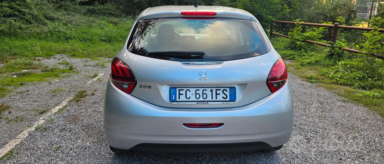 Peugeot 208 2015 photo 4