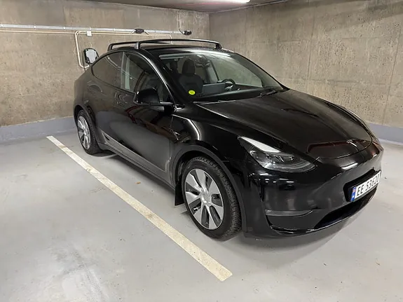 Tesla Model Y 2022 photo 2