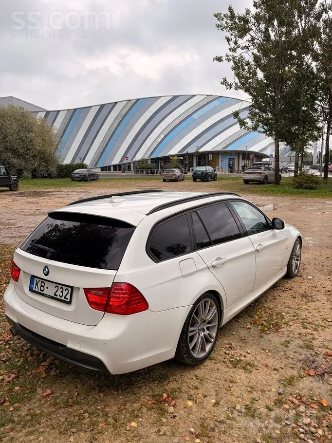 BMW 318 2010 photo 4