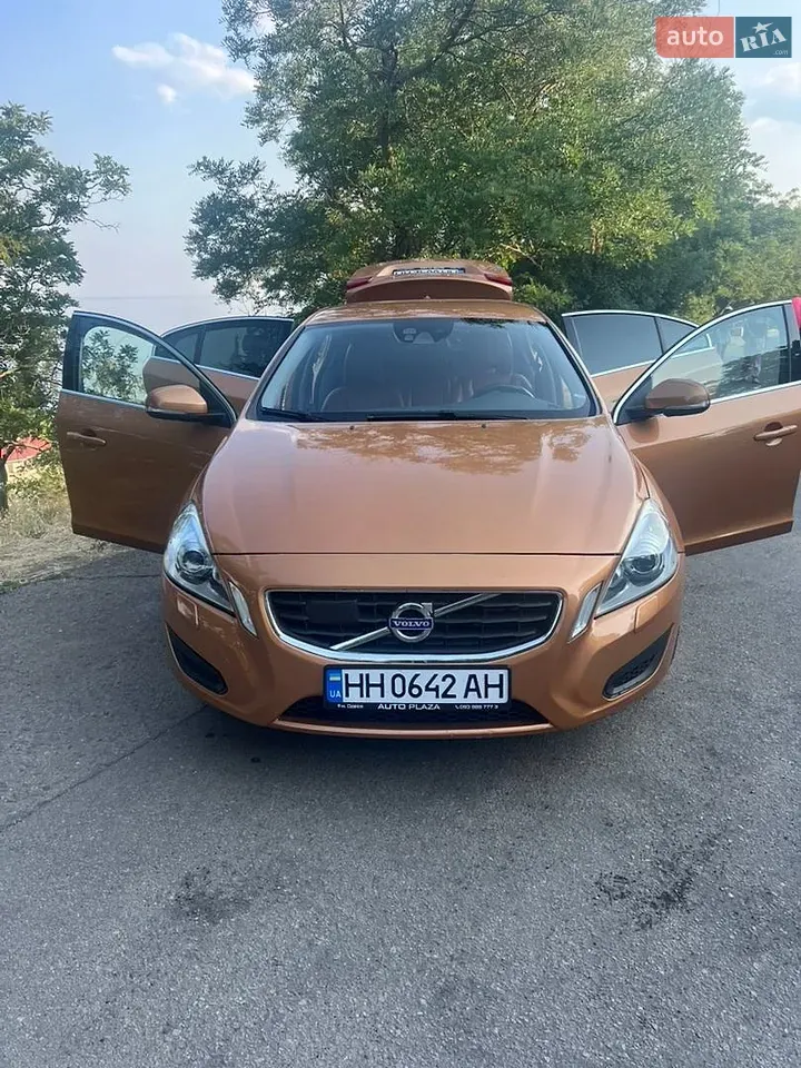 Volvo S60 2010 photo 2