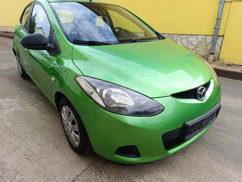 Mazda 2 2009 photo 4