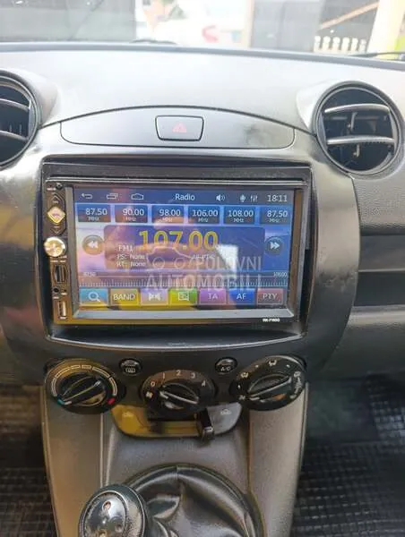 Mazda 2 2009 photo 2